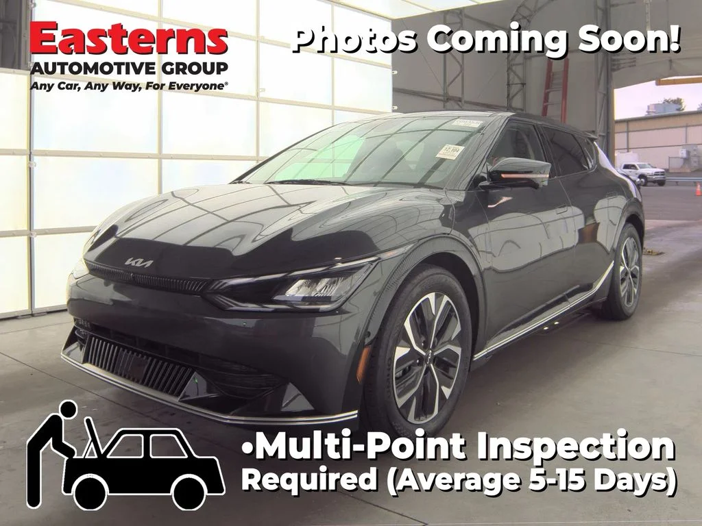 Used 2023 Gray Kia Wind image 1