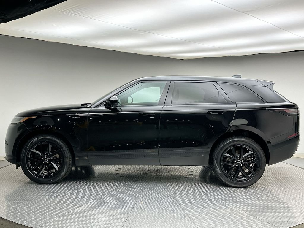New 2026 Santorini Black Metallic Land Rover S image 2