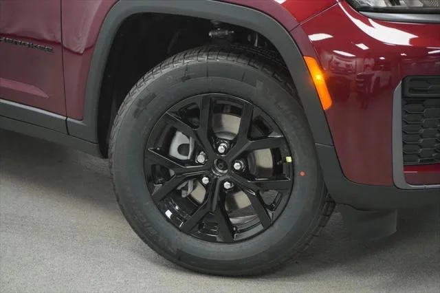 New 2026 Velvet Red Pearl-Coat Exterior Paint Jeep Laredo image 4