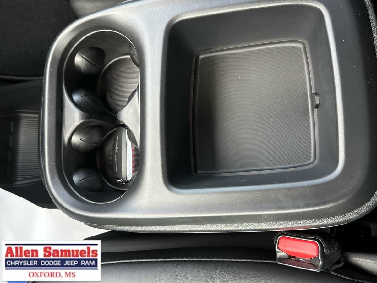2026 Chrysler Pacifica Select - Photo 24