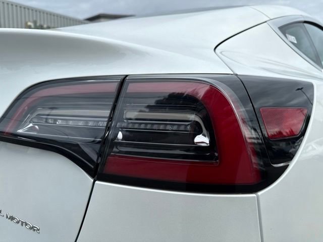 Used 2020 Pearl White Multi-Coat Tesla Long Range image 12