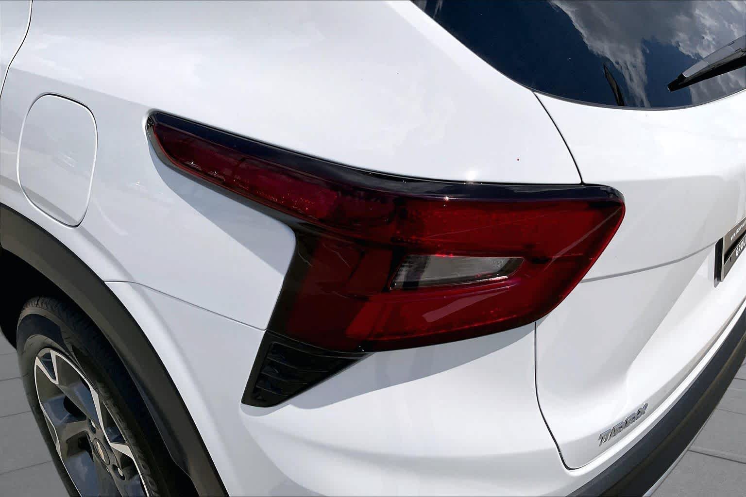 Used 2026 Summit White Chevrolet LT image 27