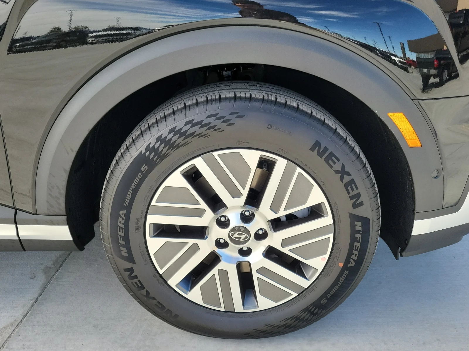 New 2027 Abyss Black Hyundai SEL Premium 7P 4dr All-Wheel Drive image 7