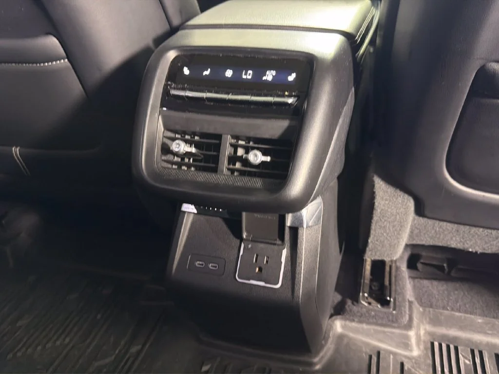 2025 Cadillac LYRIQ Luxury 3 - Photo 36