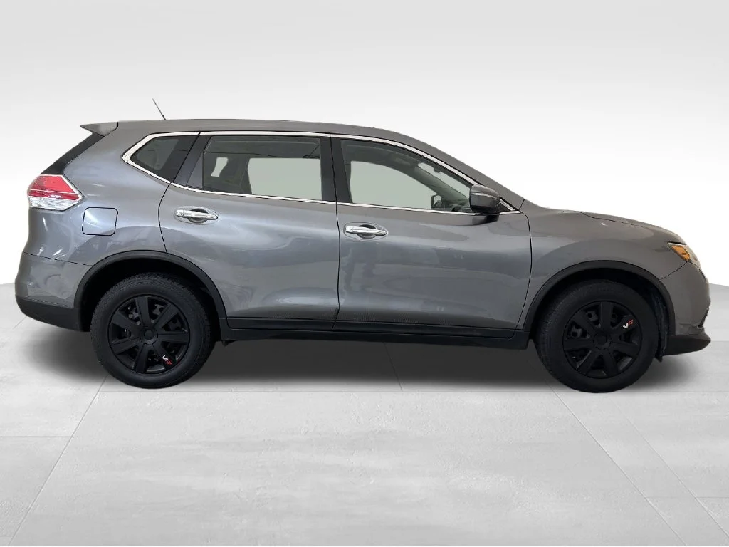 Used 2015 Gray Nissan S image 7