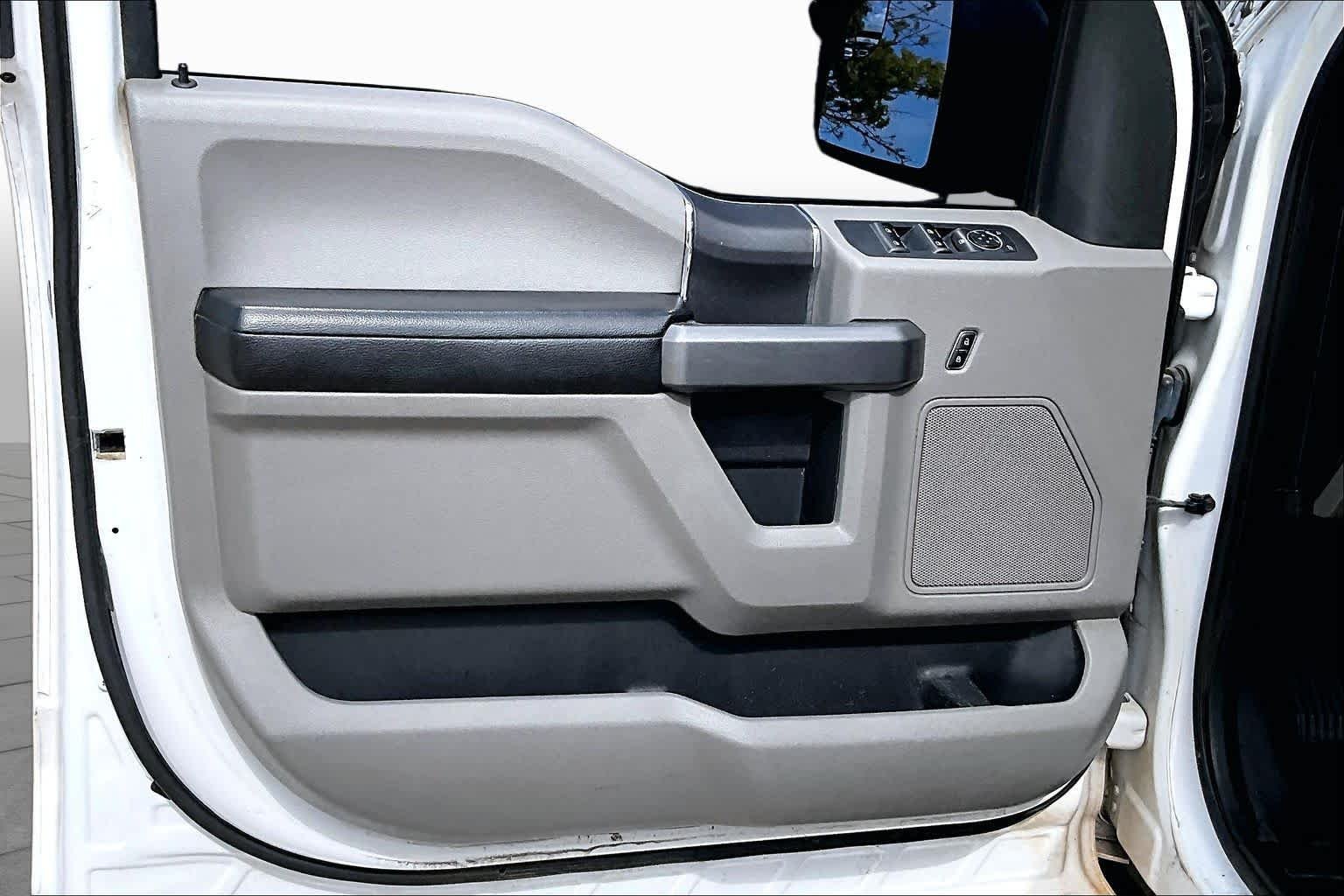 Used 2015 Oxford White Ford XLT image 20