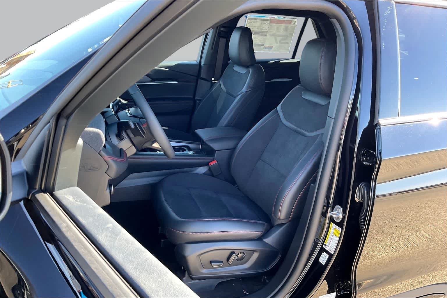 New 2026 Agate Black Metallic Ford ST image 9