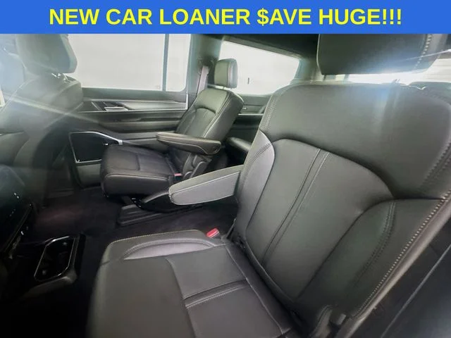 New 2026 Bright White Clear-Coat Exterior Paint Jeep Grand Wagoneer image 25