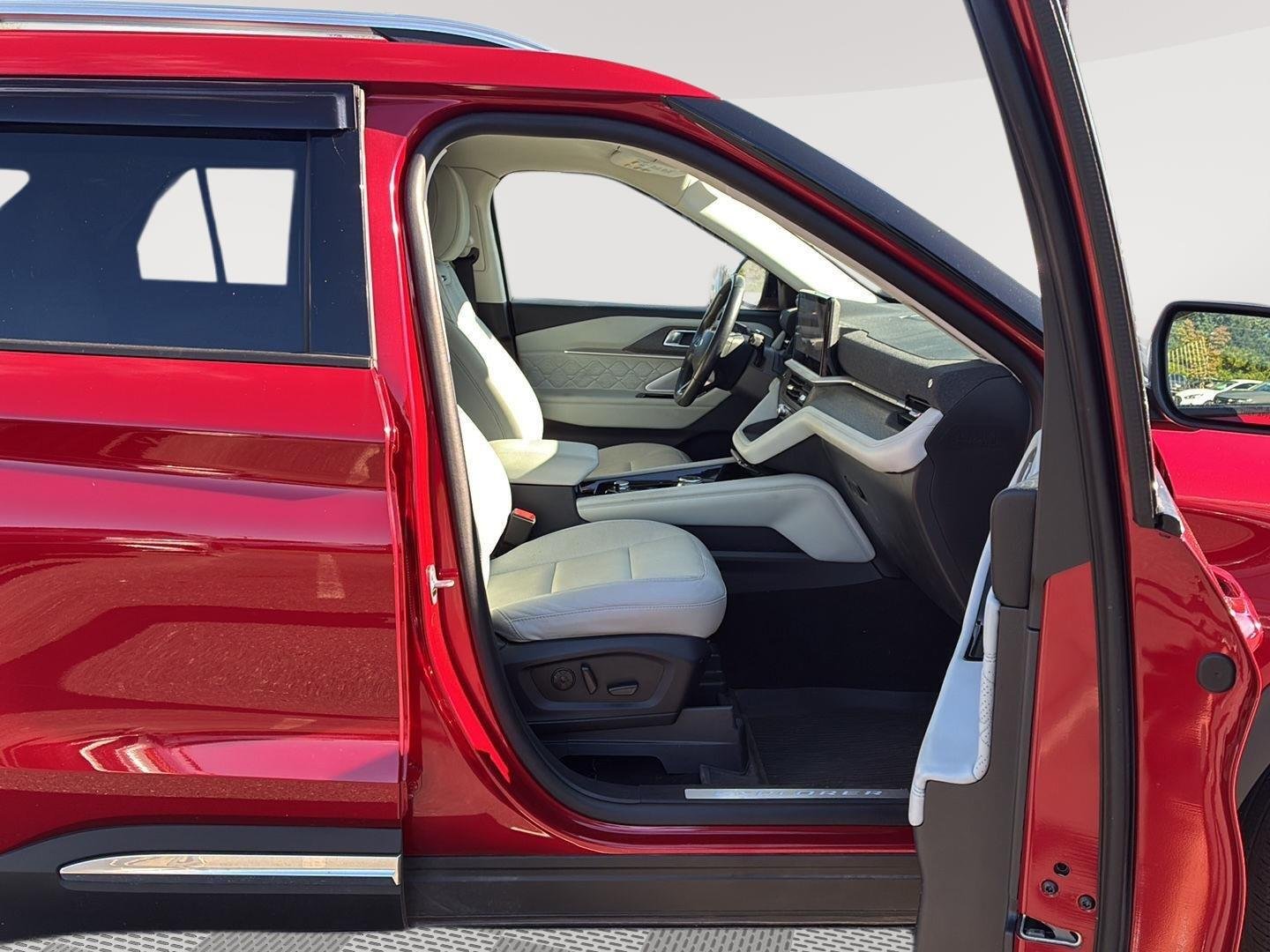Used 2025 Rapid Red Metallic Tinted Clearcoat Ford Platinum image 11