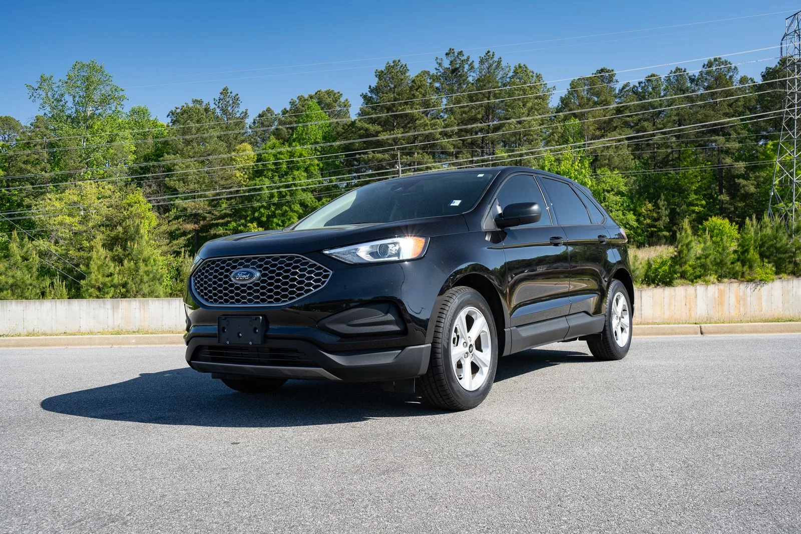 Used 2023 Black Ford SE image 3