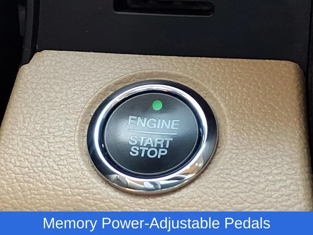 Used 2020 Black Ford LARIAT image 19