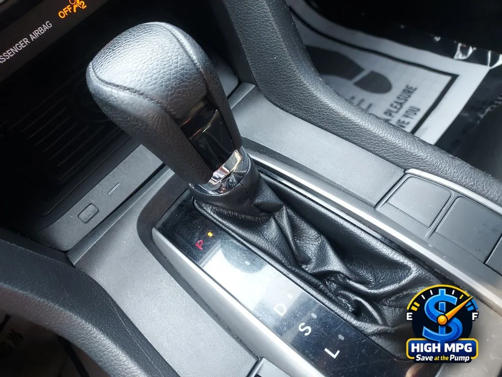 Used 2018 White Honda LX image 11