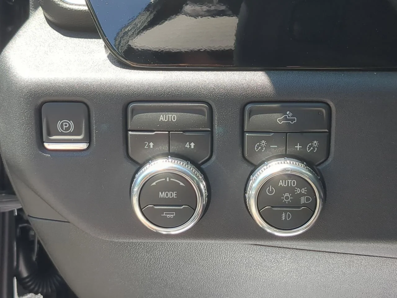 New 2026 Onyx Black GMC Elevation image 18