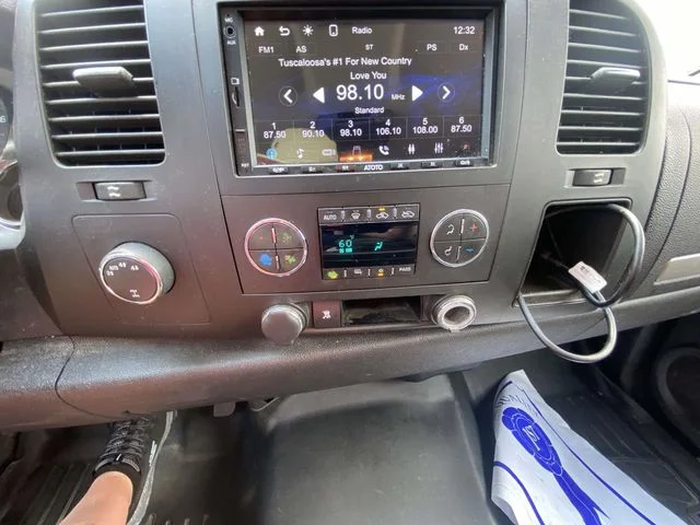 Used 2009 Black Chevrolet LT image 18