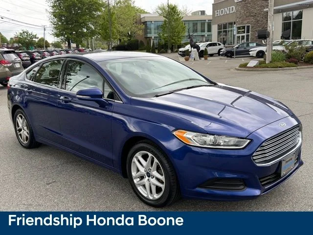 Used 2016 Blue Ford SE image 3