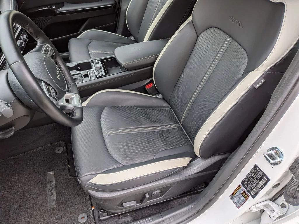 Used 2025 White Kia GT-Line image 21