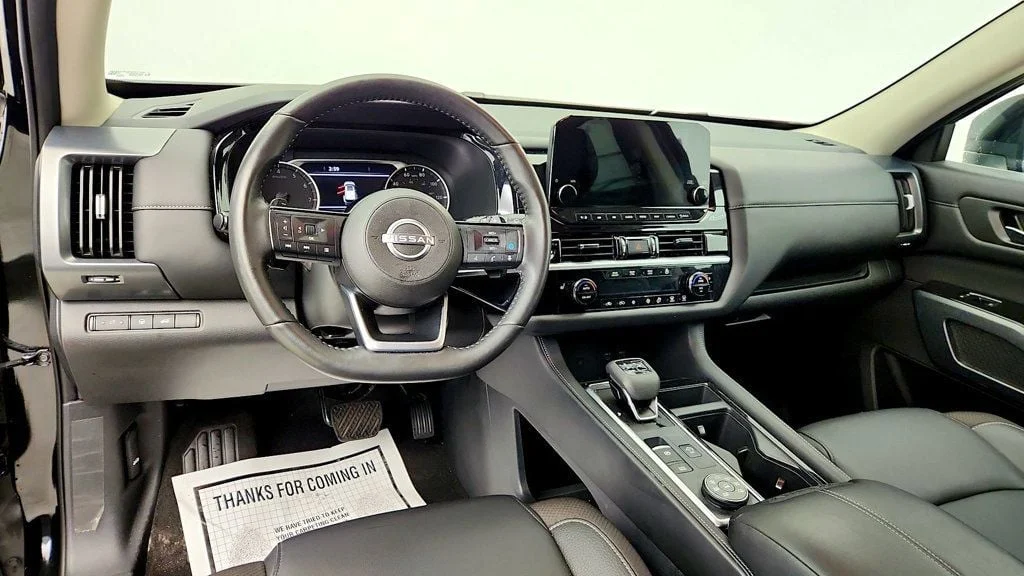 Used 2025 Super Black Nissan SL 4WD image 13