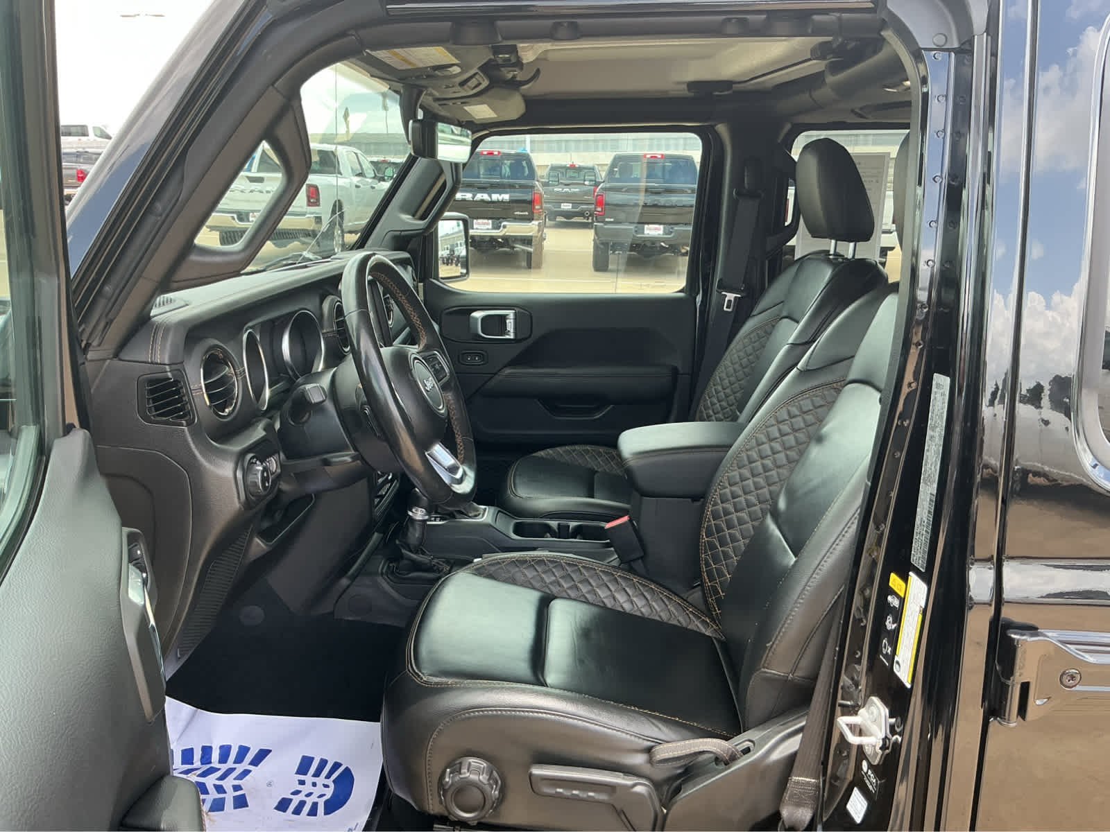 Used 2022 Black Clearcoat Jeep High Altitude image 12