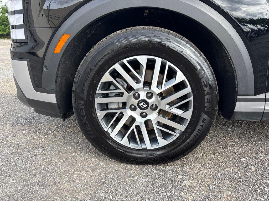 New 2026 Black Hyundai SEL Premium AWD image 11