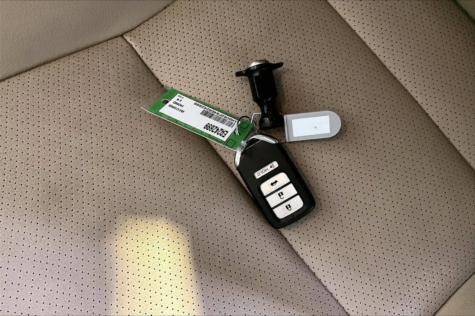 Used 2014 Alabaster Silver Metallic Honda EX-L image 15