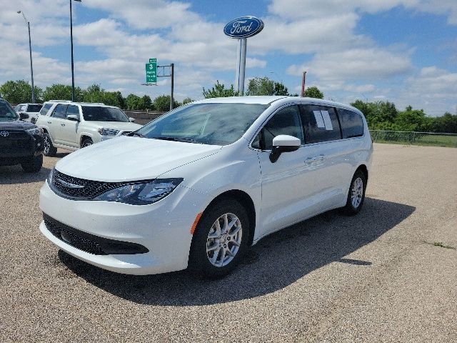 Used 2023 White Chrysler LX image 19