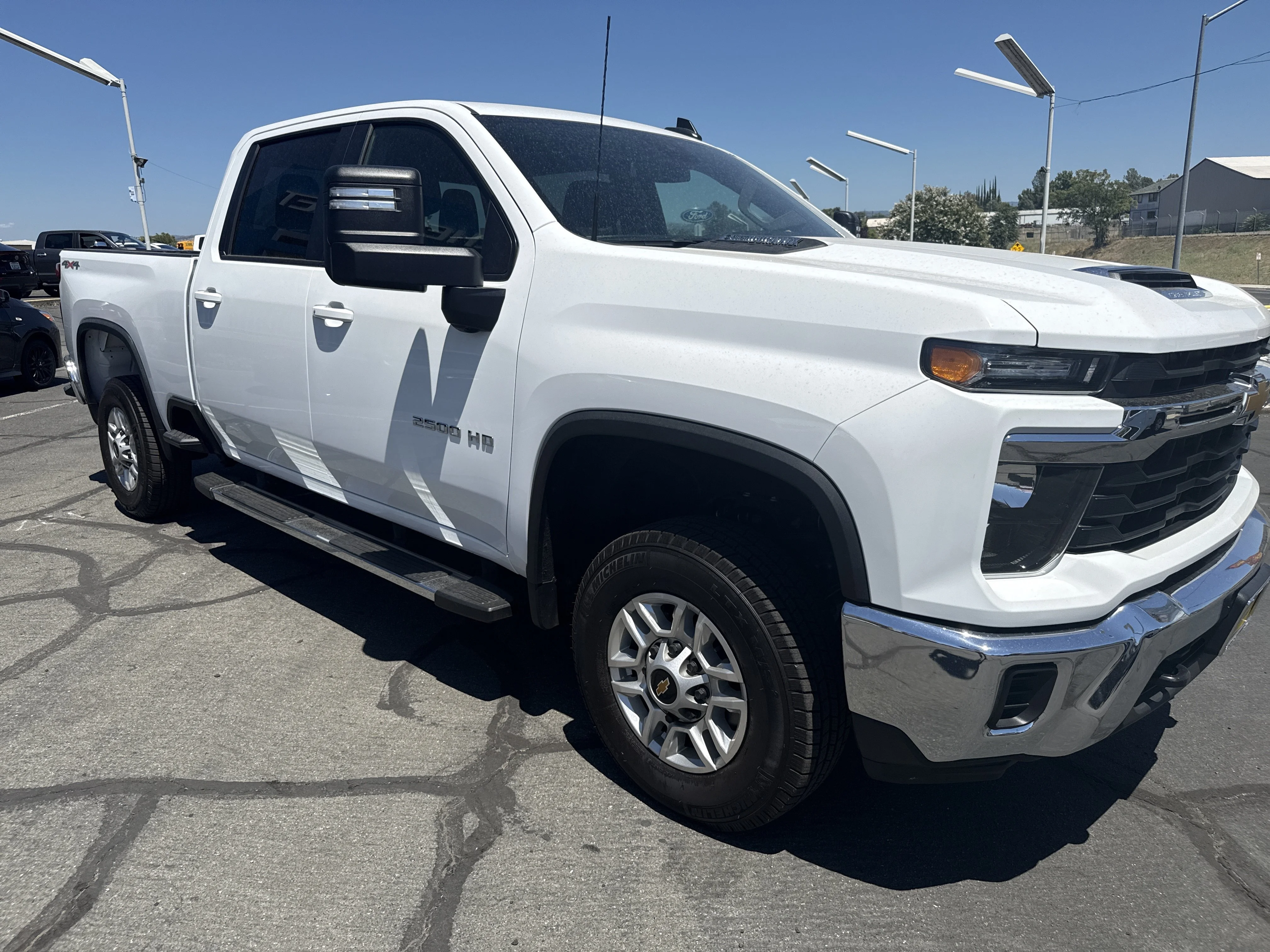 Used 2024 Summit White Chevrolet LT image 7