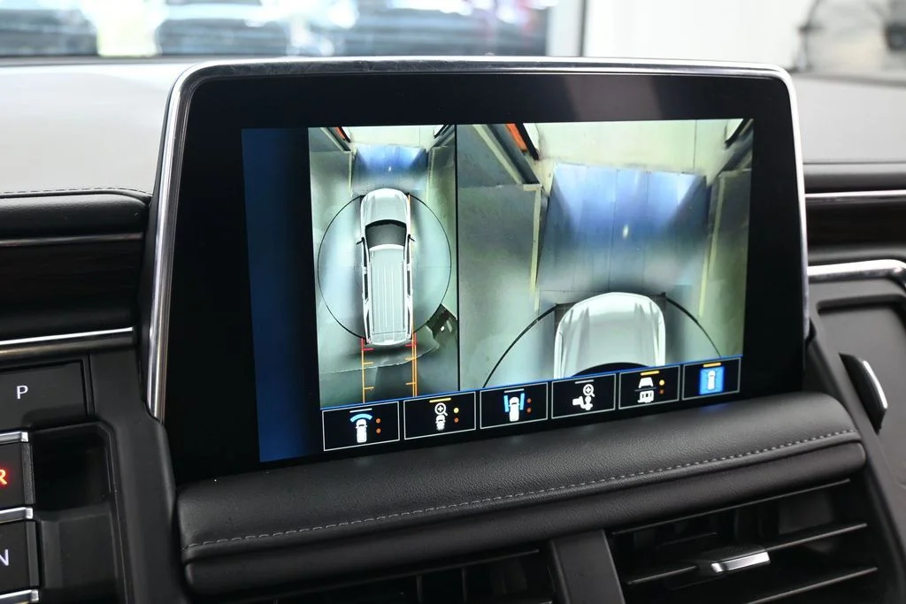 Used 2023 Iridescent Pearl Tricoat Chevrolet LT image 21