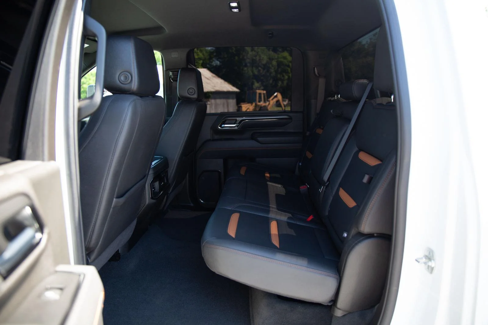 Used 2025 Summit White GMC AT4 image 22