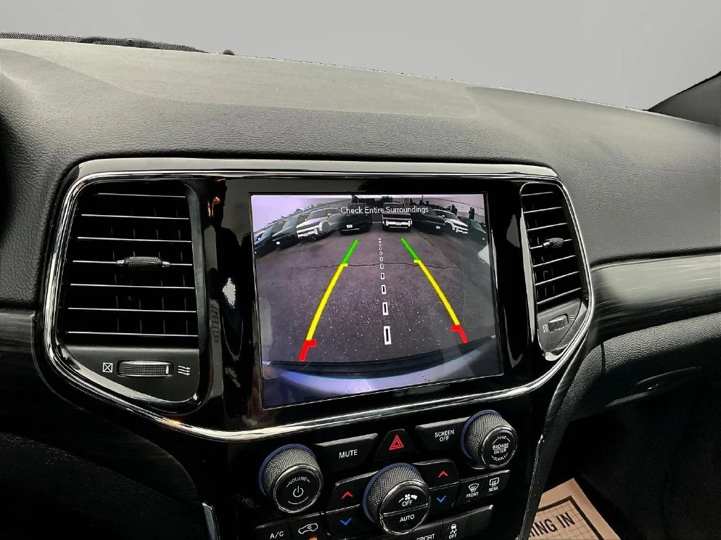 Used 2020 Silver Jeep Altitude image 15