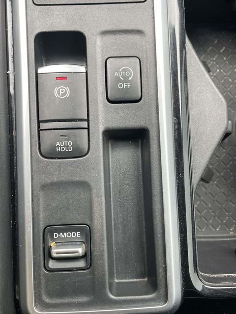 Used 2022 Scarlet Nissan SL image 30