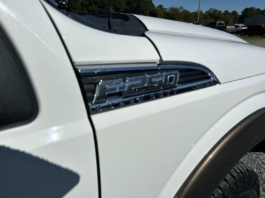 Used 2016 White Ford King Ranch image 32
