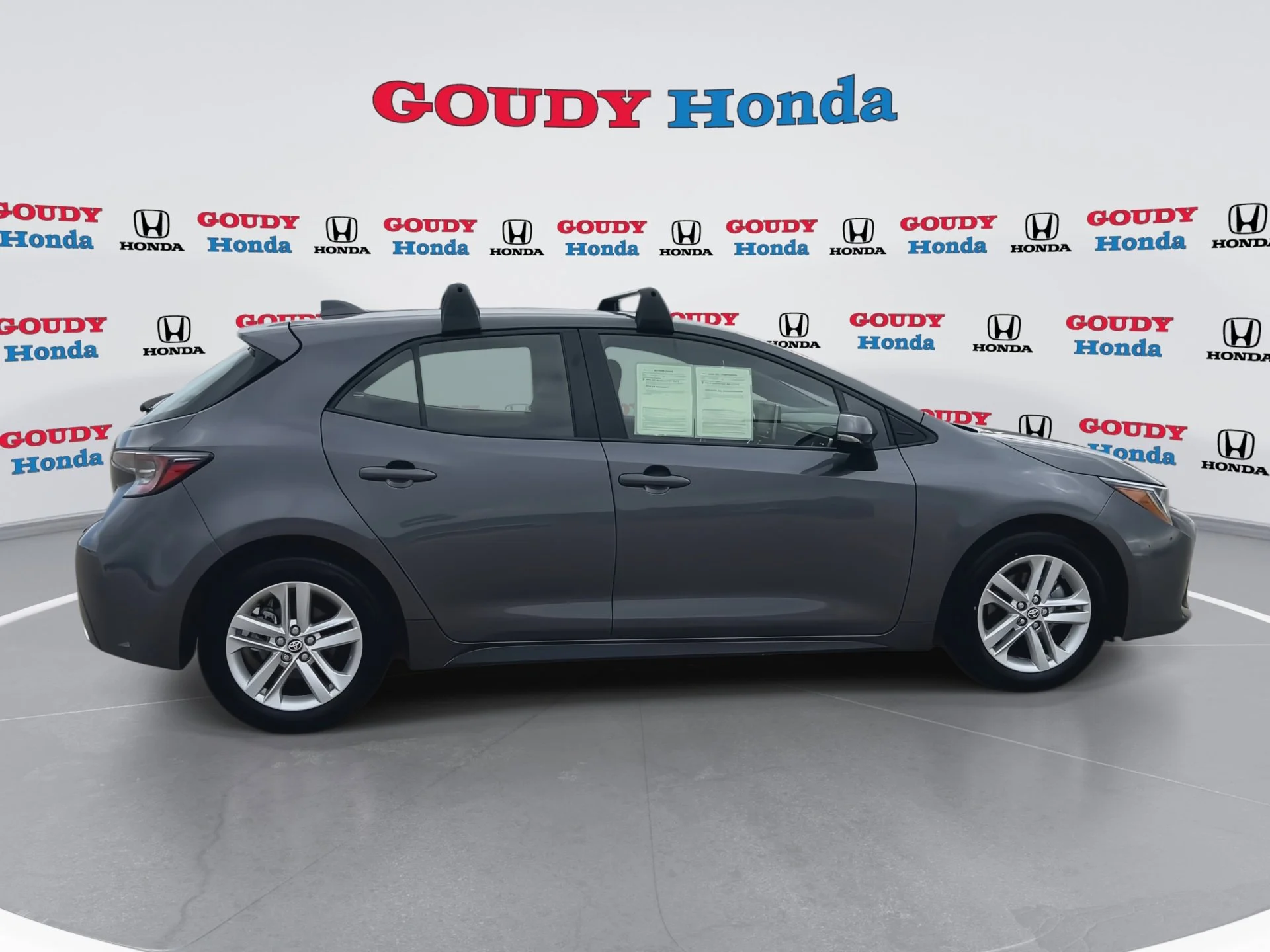 Used 2022 Magnetic Gray Metallic Toyota SE image 9