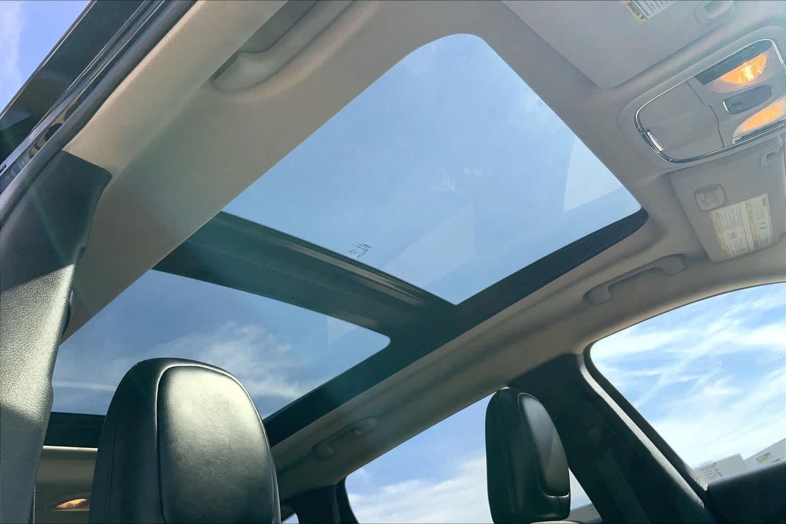 Used 2017 Diamond Black Crystal Pearlcoat Jeep Trailhawk image 13