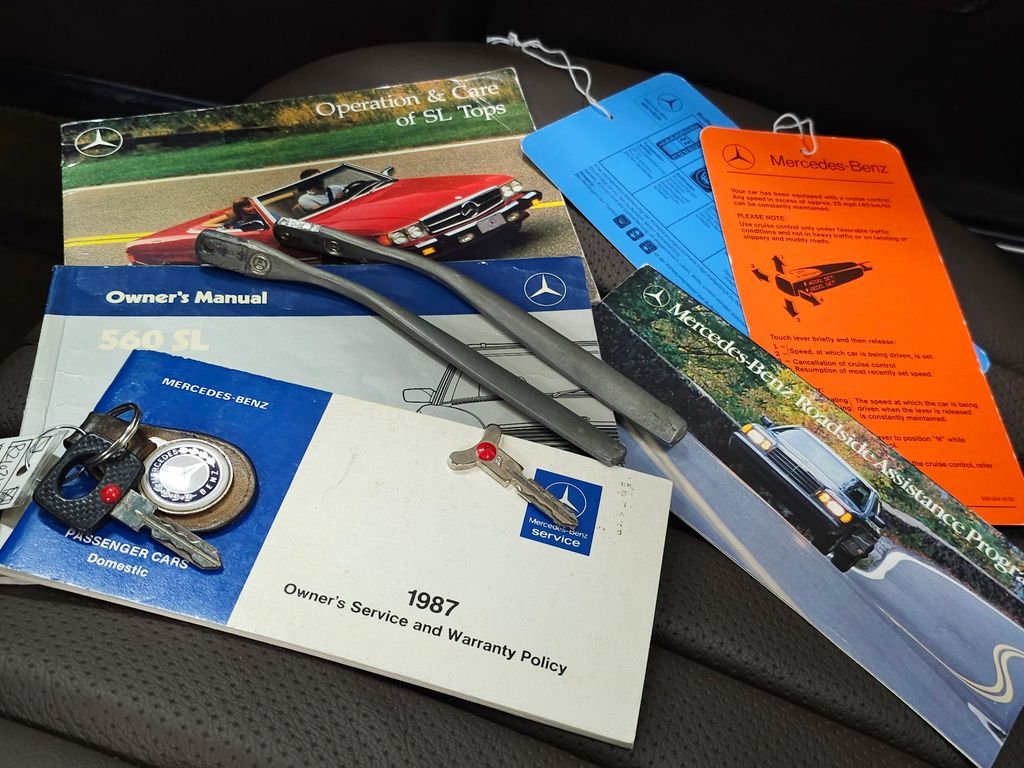 Used 1987 Gold Mercedes-Benz 560 SL image 49