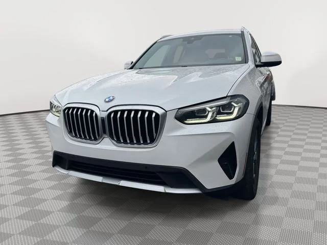Used 2022 White BMW sDrive30i image 4