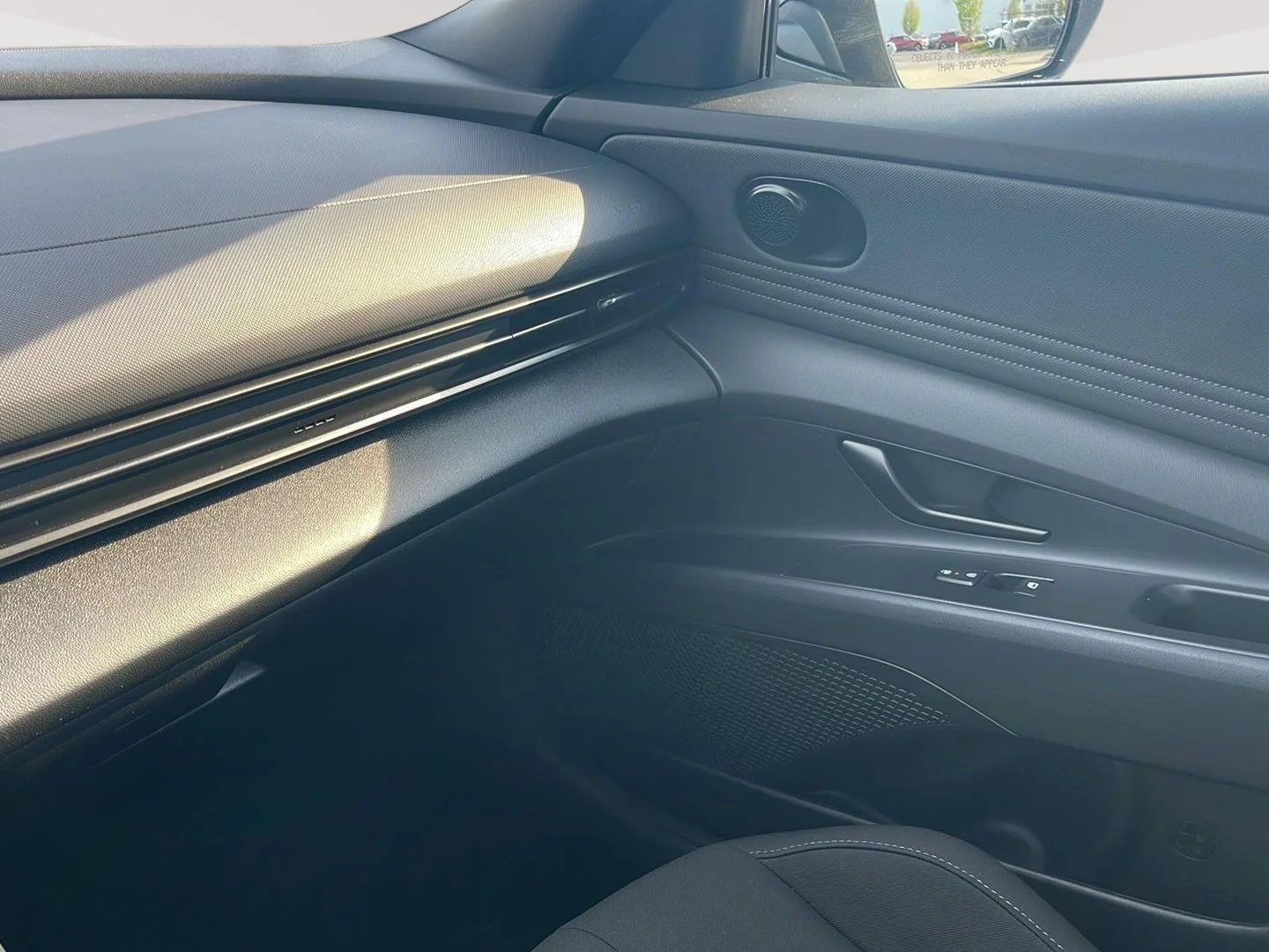 Used 2025 Abyss Black Hyundai SEL Sport image 33