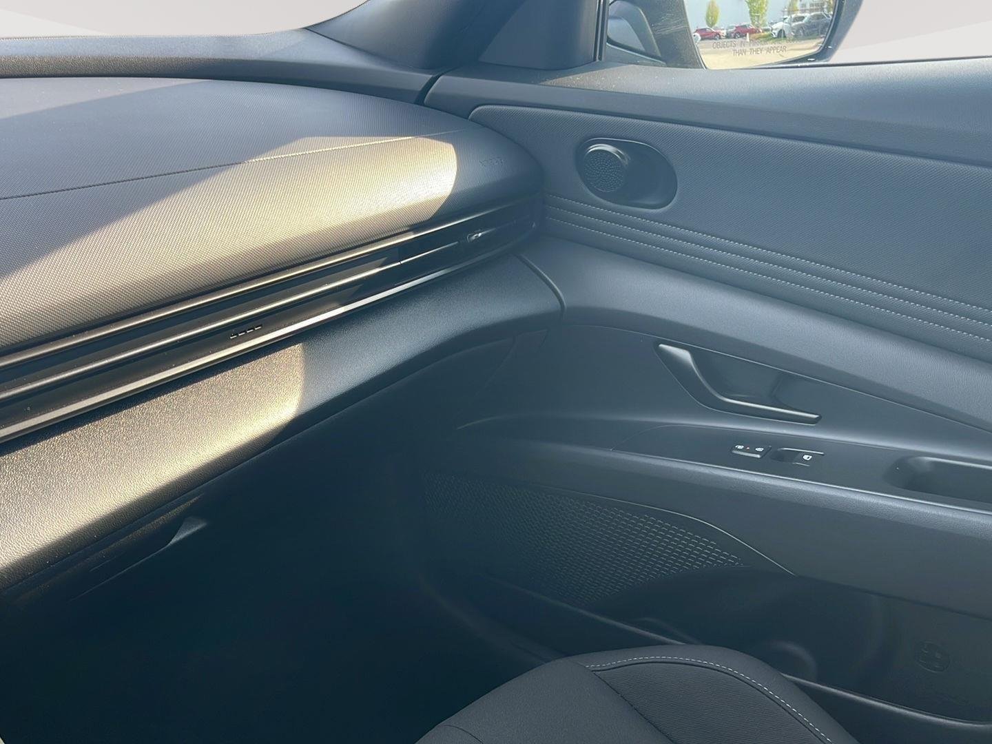 Used 2025 Abyss Black Hyundai SEL Sport image 33