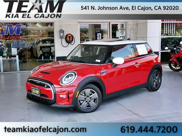 2024 MINI Hardtop Cooper SE's photo