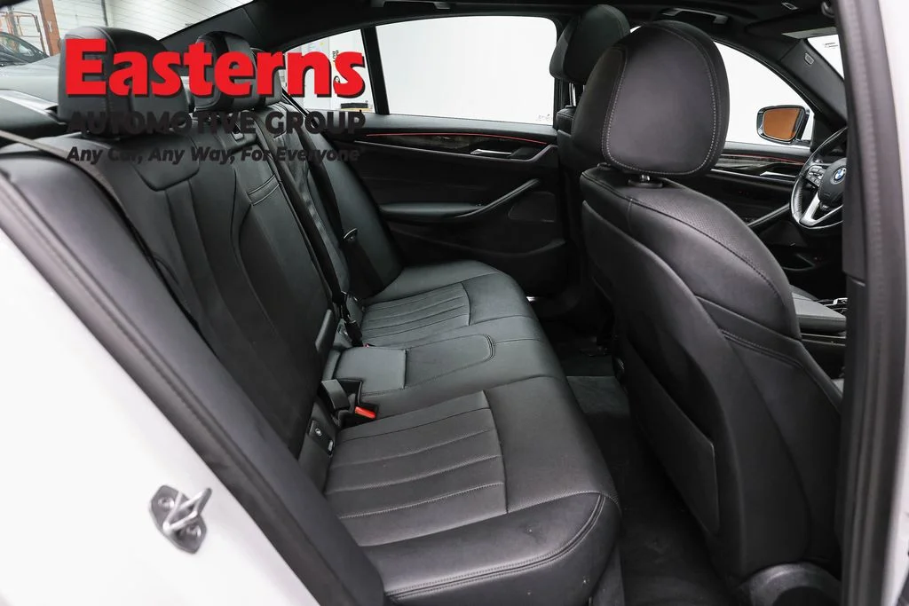 Used 2022 White BMW 530i xDrive image 26