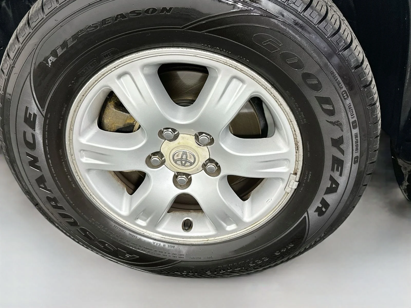 Used 2003 Millennium Silver Metallic Toyota Limited image 29
