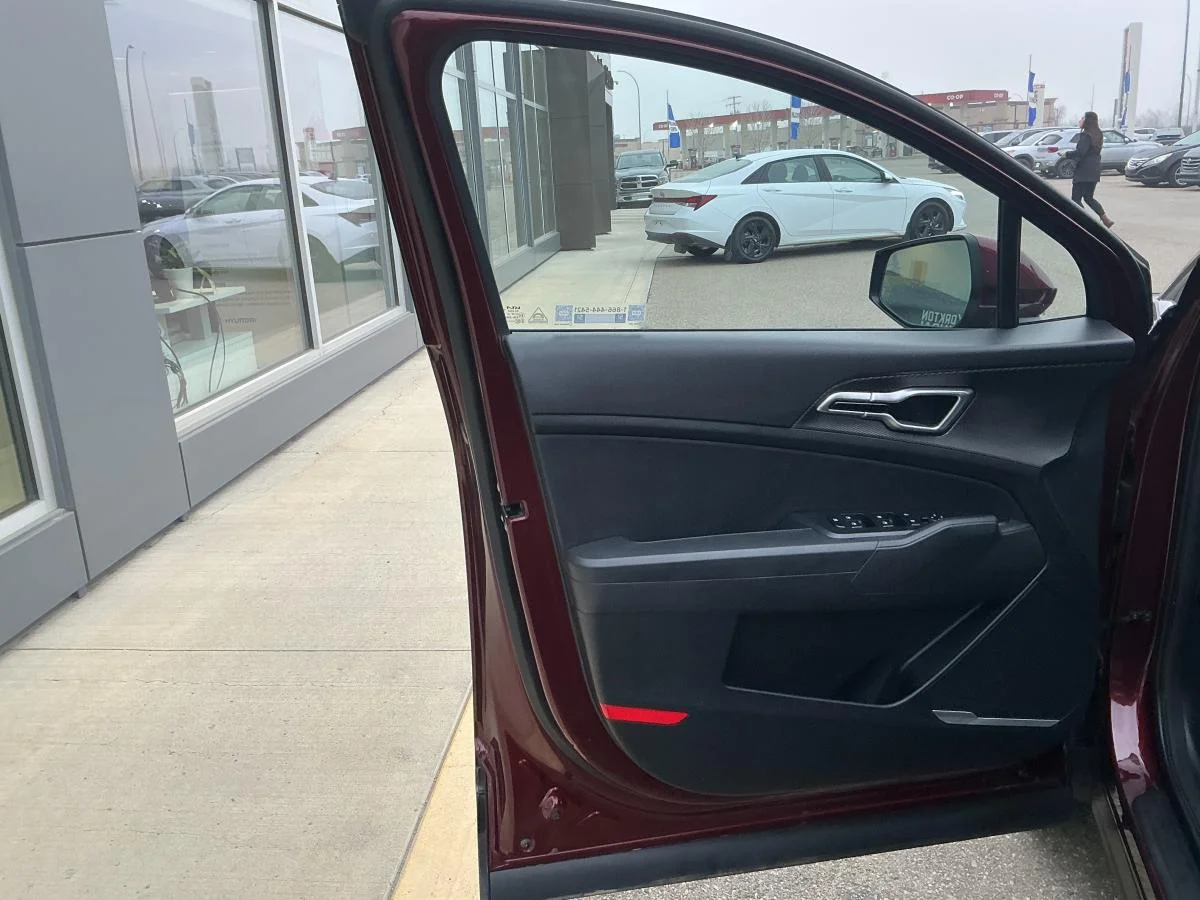 Used 2023  Kia LX image 16