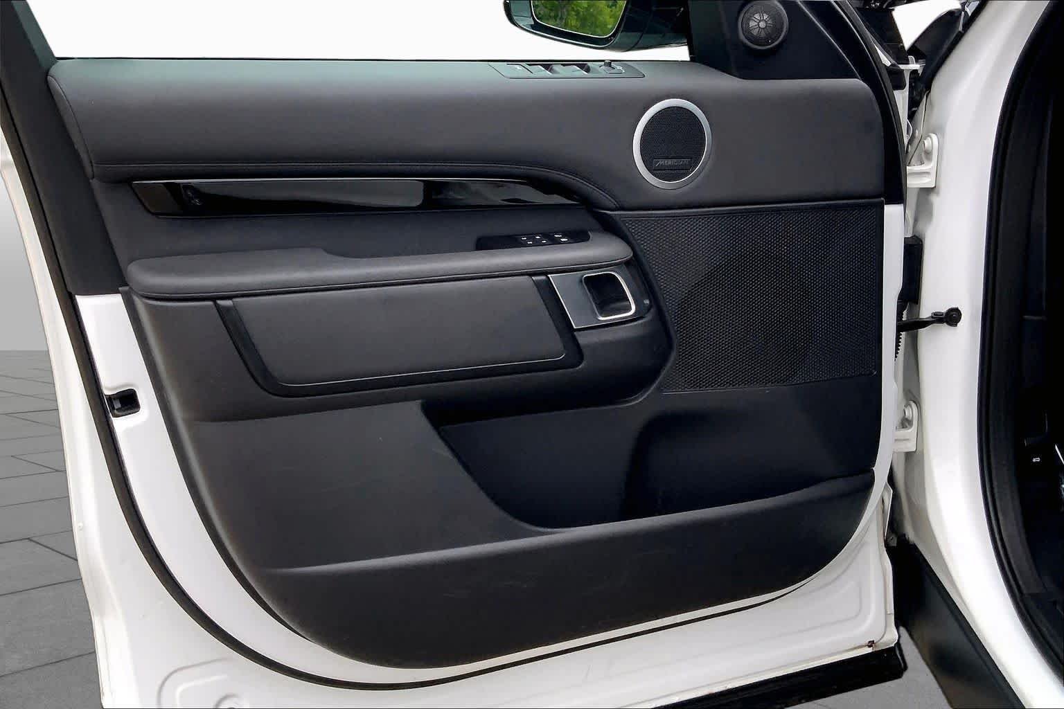 Used 2024 Fuji White Land Rover S image 22