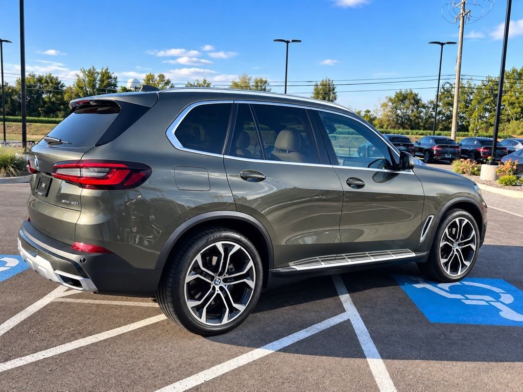 Used 2021 Green BMW sDrive40i image 5