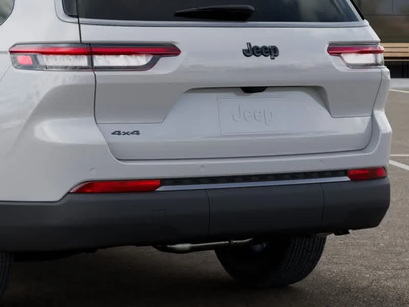 New 2026 Bright White Clearcoat Jeep Laredo Altitude image 13