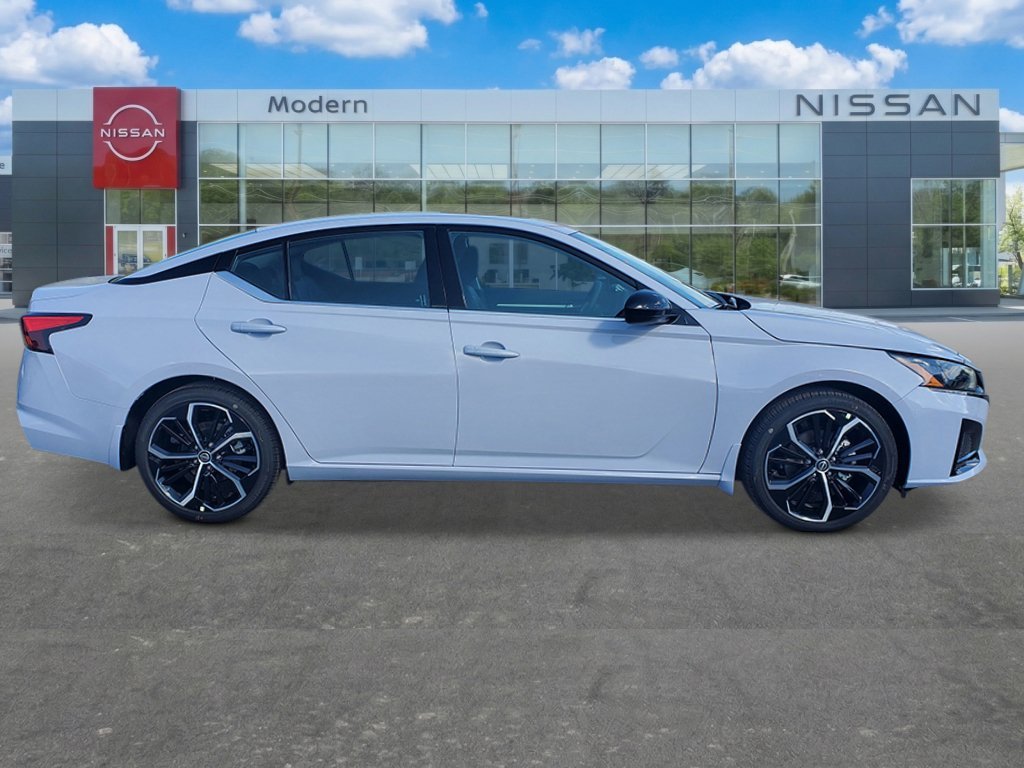 New 2026 Gray Sky Pearl Nissan SR image 3