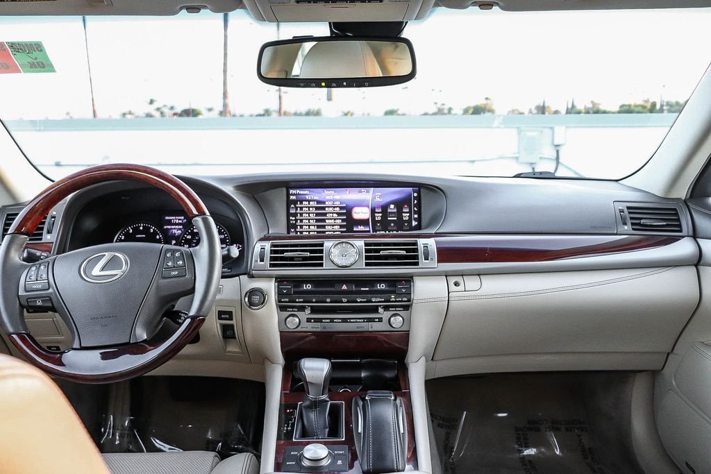 Used 2016 White Pearl Lexus 460 image 15