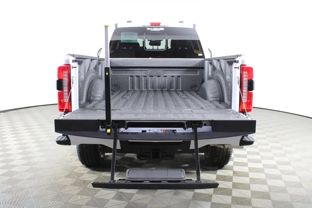 New 2026 Oxford White Ford Lariat image 7