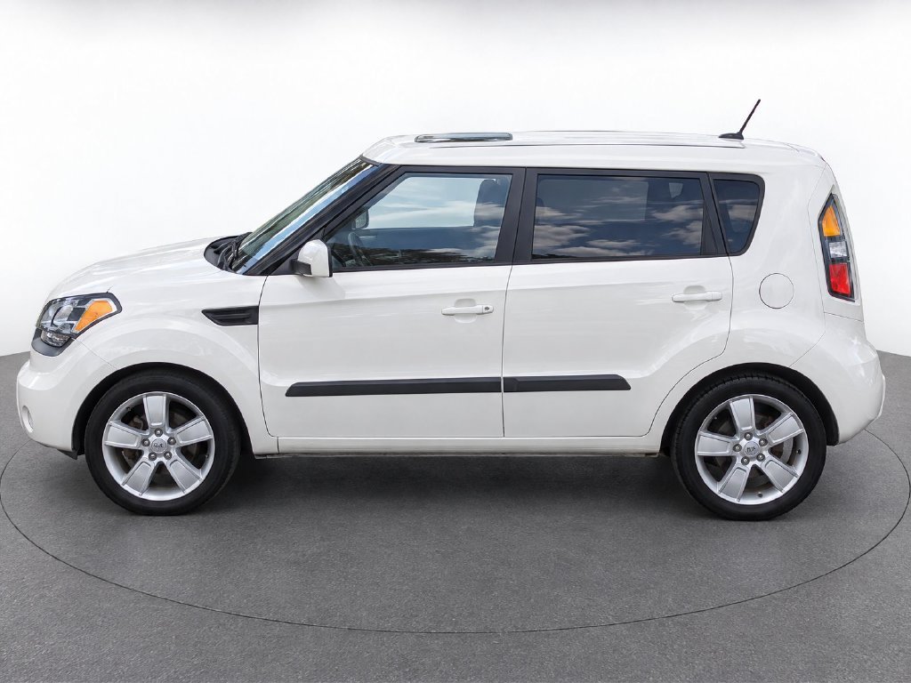 Used 2011 Beige Kia Exclaim image 6
