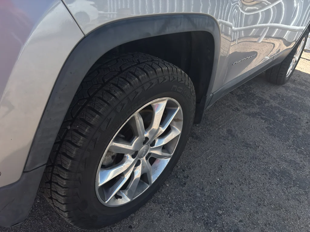 Used 2014 Billet Silver Metallic Clearcoat Jeep Limited image 8