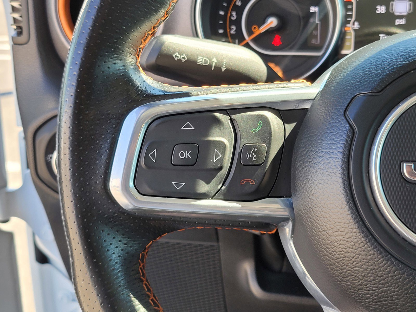 Used 2023 Bright White Clearcoat Jeep Mojave image 25